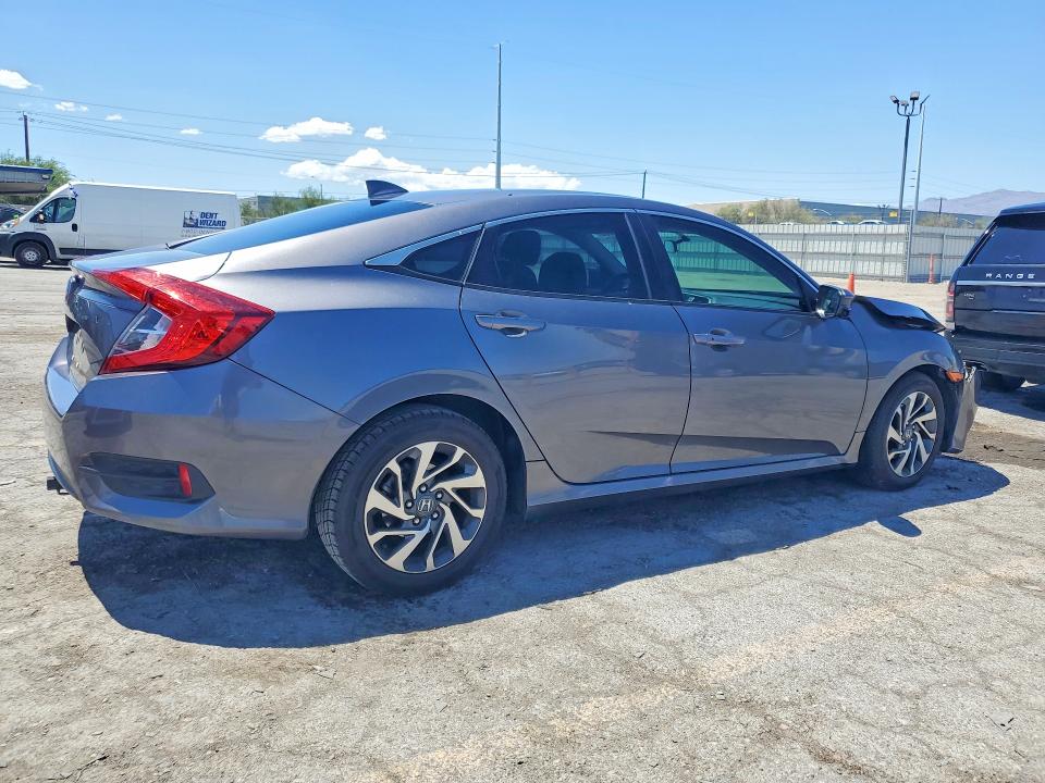 Photo 3 from auction – 2018 HONDA CIVIC with VIN 19XFC2F74JE031553