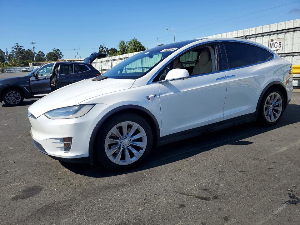 TESLA MODEL X 2017 with VIN 5YJXCBE2XHF035119 - Photo from auction