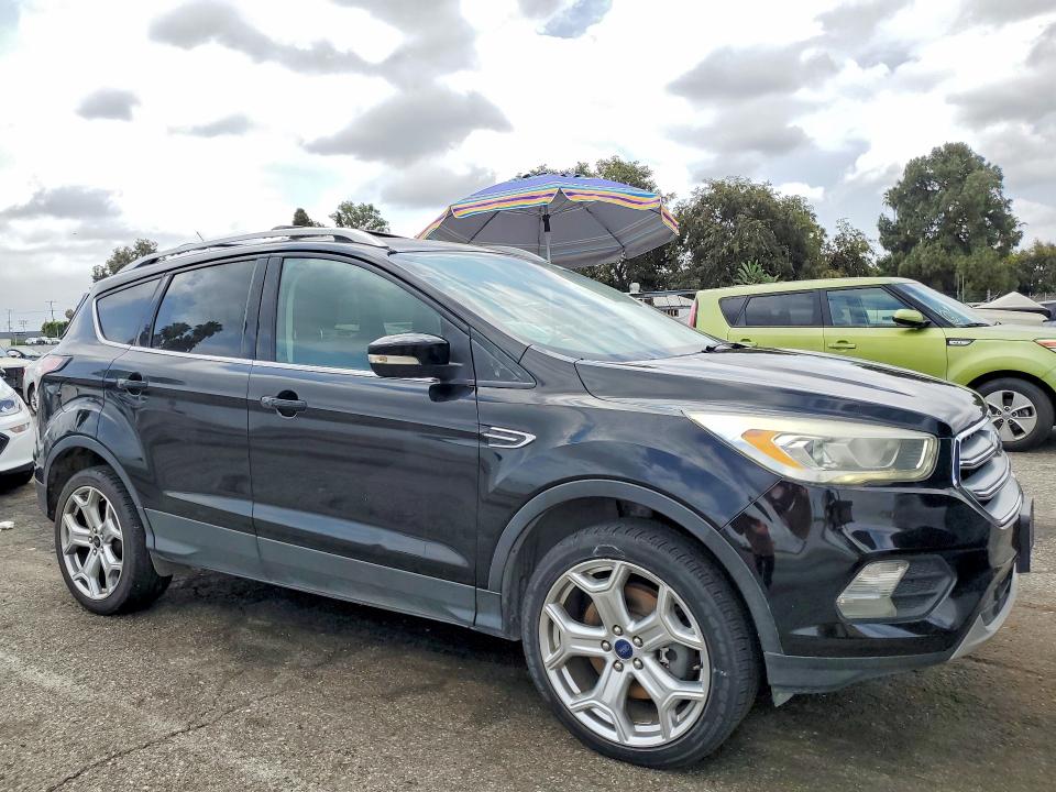 Photo 4 from auction – 2017 FORD ESCAPE with VIN 1FMCU9JDXHUF04000