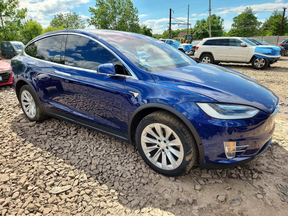 Photo 4 from auction – 2017 TESLA MODEL X with VIN 5YJXCBE20HF057677