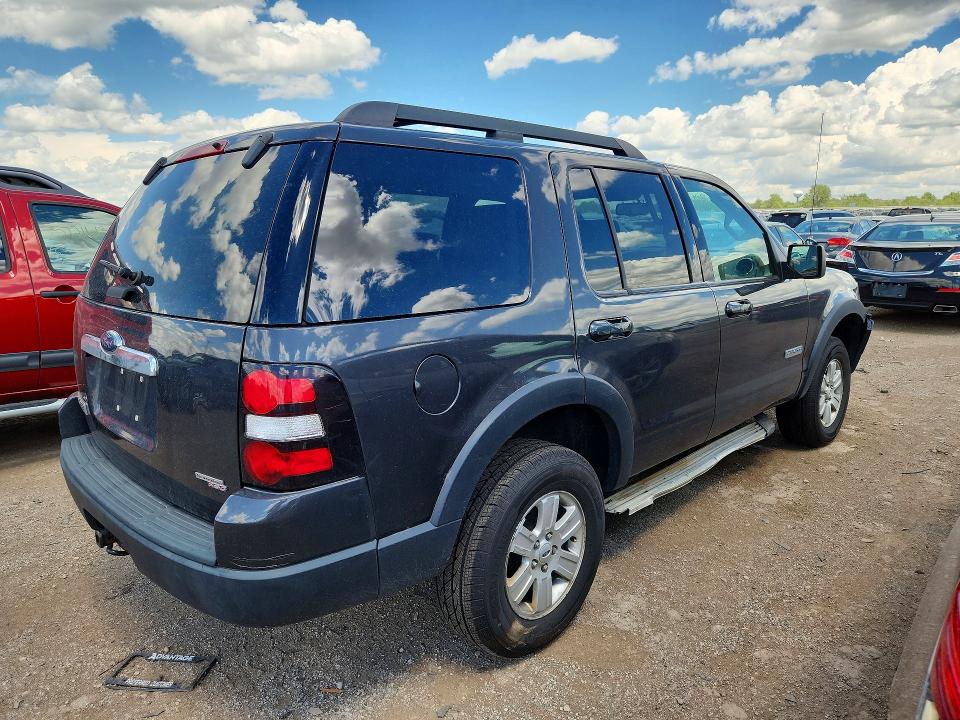 Photo 3 from auction – 2007 FORD EXPLORER with VIN 1FMEU73E77UA77909