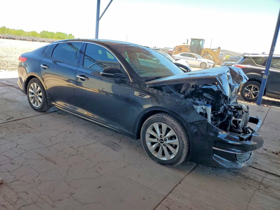 Photo 4 from auction – 2018 KIA OPTIMA with VIN 5XXGU4L35JG239057