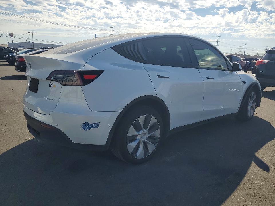 Photo 3 from auction – 2021 TESLA MODEL Y with VIN 5YJYGDEE6MF273980