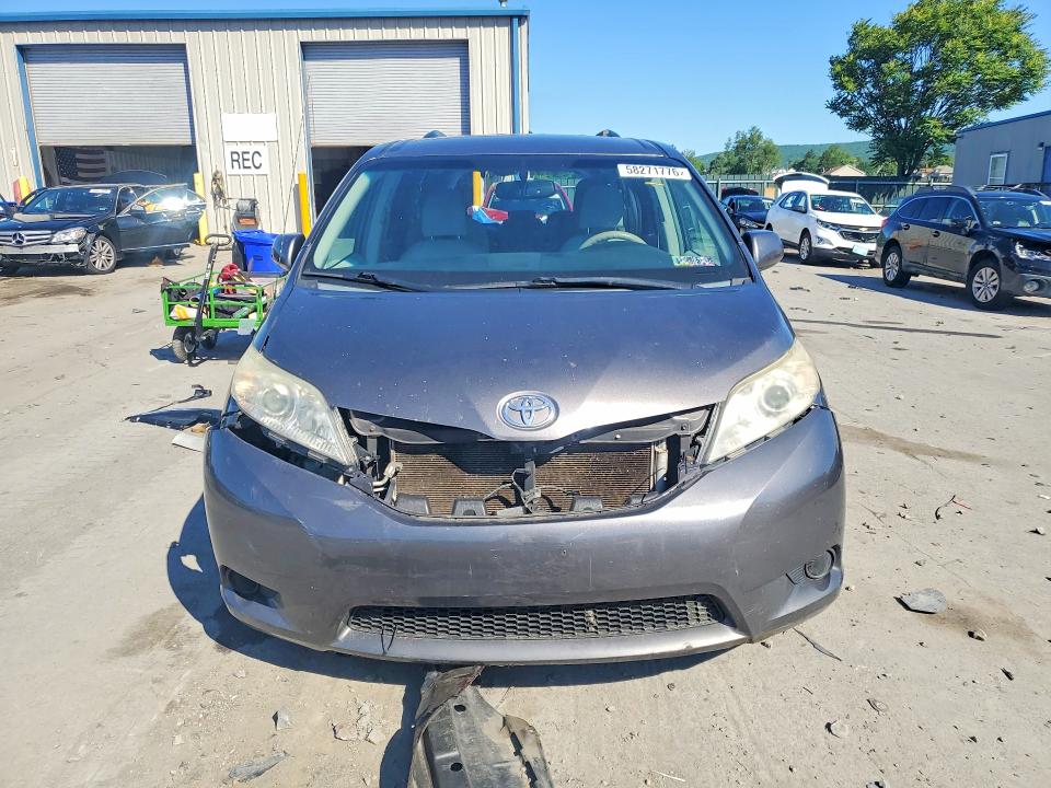 Photo 5 from auction – 2012 TOYOTA SIENNA with VIN 5TDKK3DC7CS210413