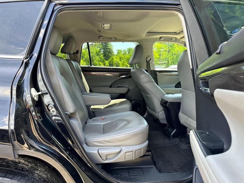 Photo 8 from auction – 2023 TOYOTA HIGHLANDER with VIN 5TDKDRBH4PS001390