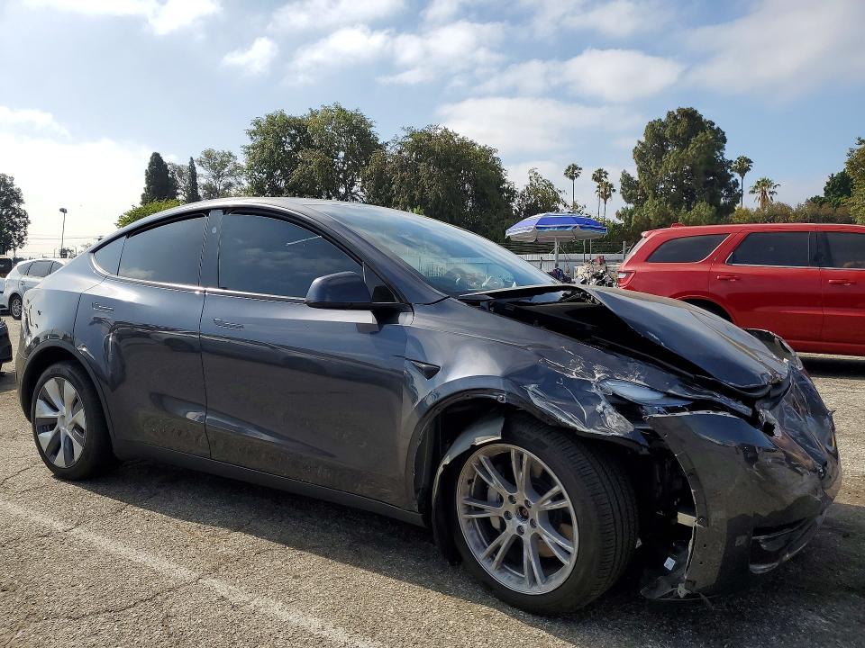 Photo 4 from auction – 2024 TESLA MODEL Y with VIN 7SAYGDEE8RA234847