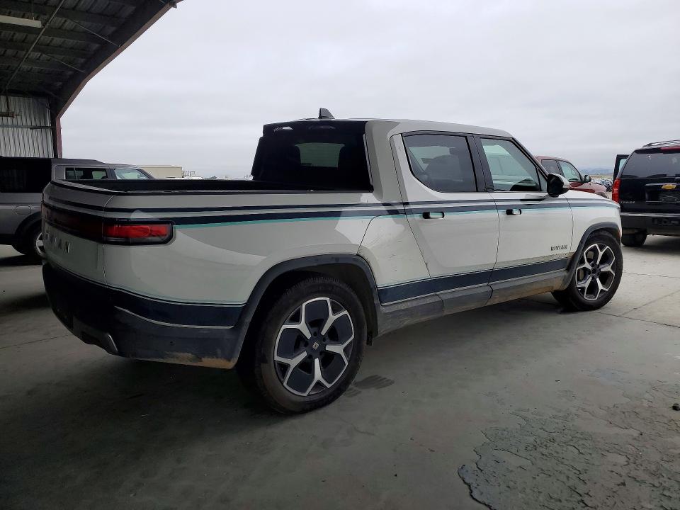Photo 3 from auction – 2023 RIVIAN R1T with VIN 7FCTGBAA2PN028062