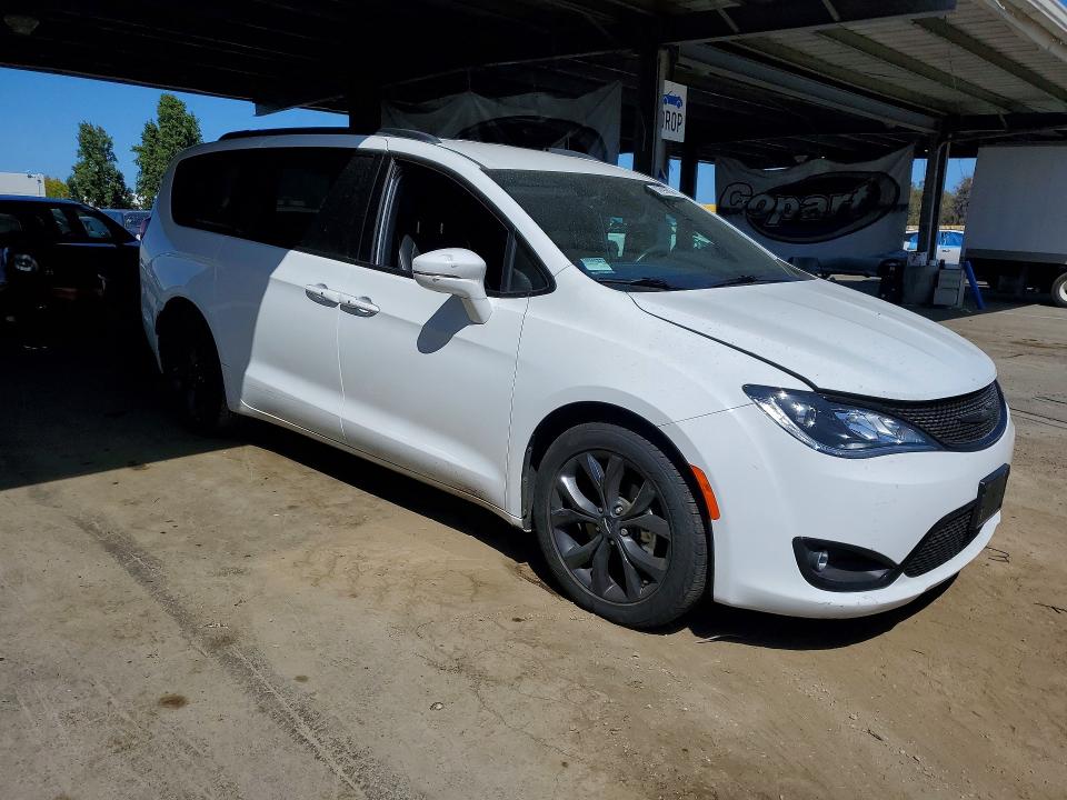 Photo 4 from auction – 2018 CHRYSLER PACIFICA with VIN 2C4RC1GG1JR356794