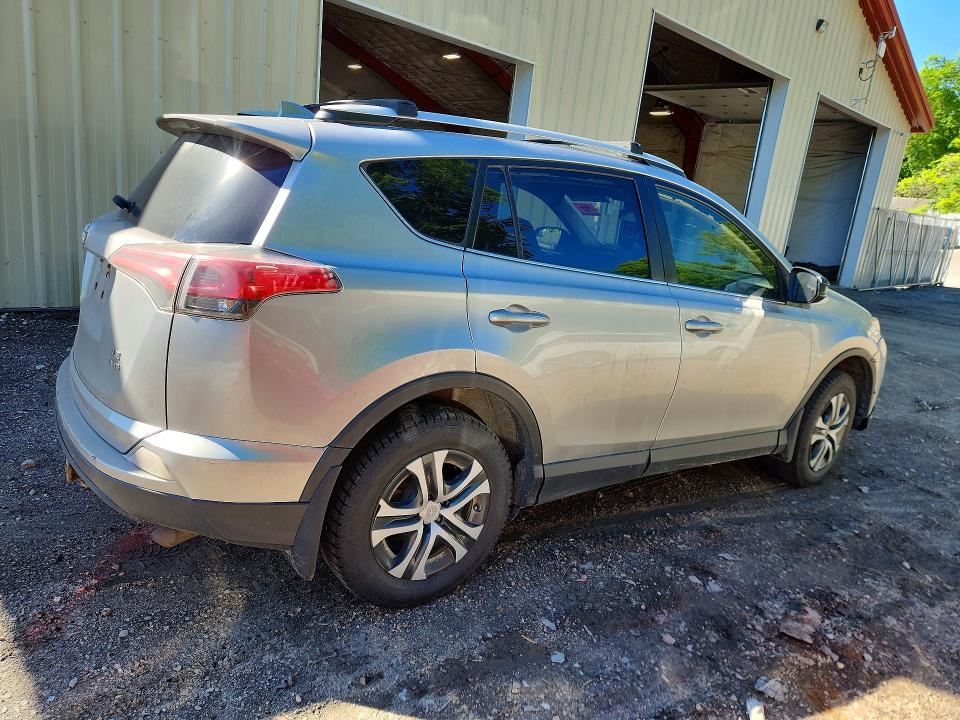Photo 3 from auction – 2018 TOYOTA RAV4 with VIN JTMBFREV0JJ200811