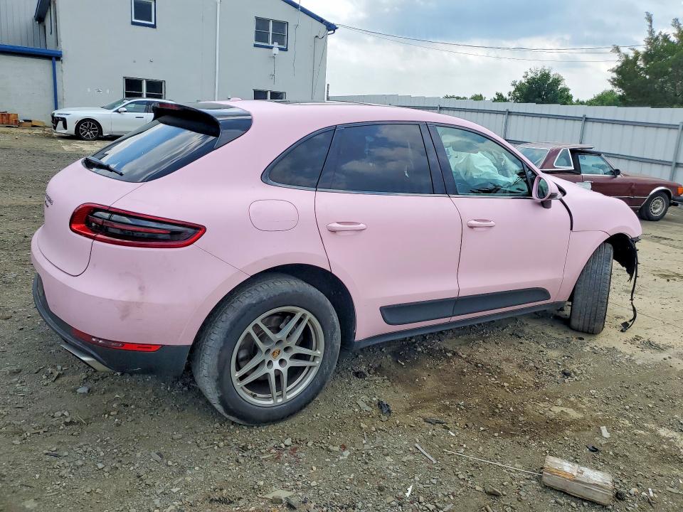 Photo 3 from auction – 2018 PORSCHE MACAN with VIN WP1AA2A54JLB24357