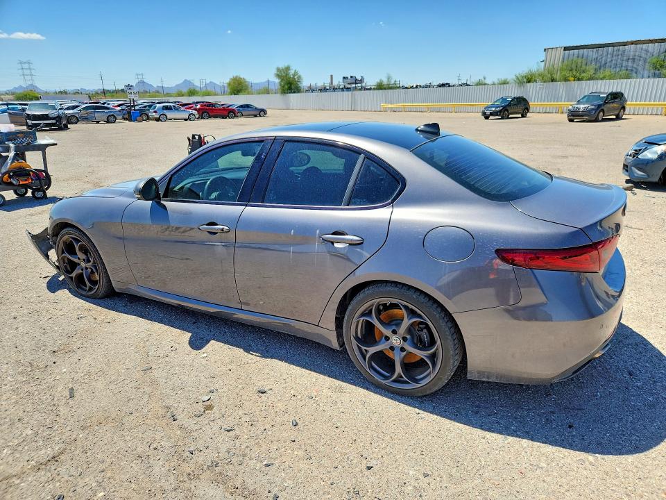 Photo 2 from auction – 2017 ALFA ROMEO GIULIA with VIN ZARFAECN0H7534409