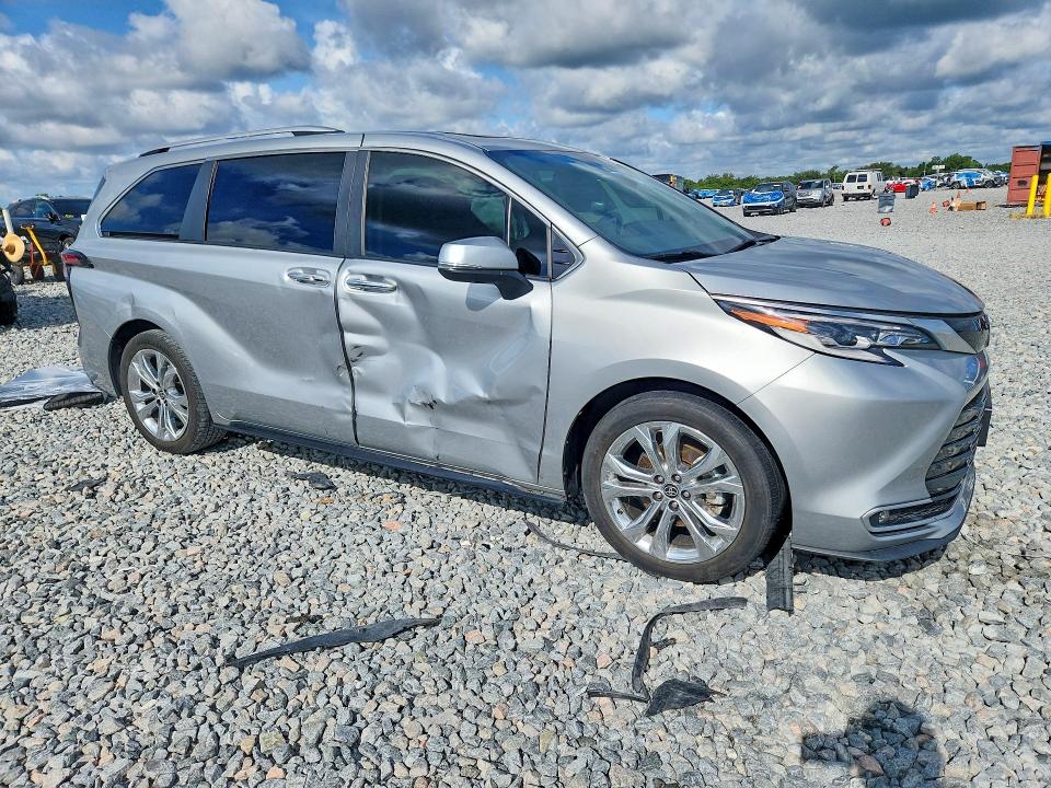Foto 4 de la subasta – 2023 TOYOTA SIENNA con VIN 5TDERKEC2PS151651