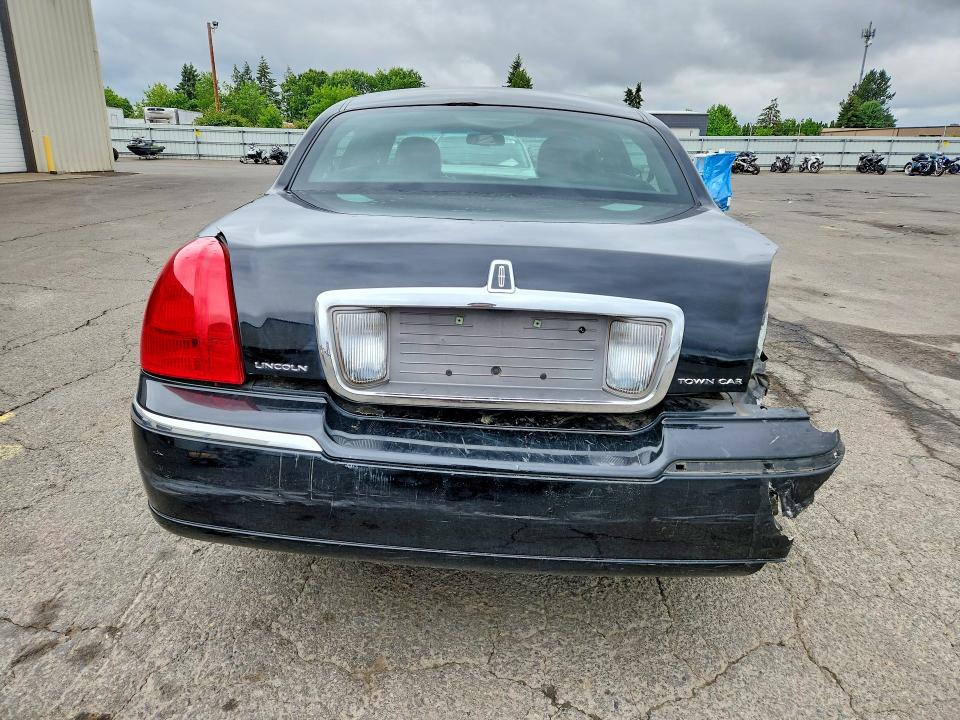 Photo 6 from auction – 2009 LINCOLN TOWN CAR with VIN 2LNHM82V99X603523