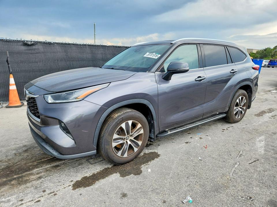 TOYOTA HIGHLANDER 2021 with VIN 5TDGZRBH2MS547964 - Photo from auction