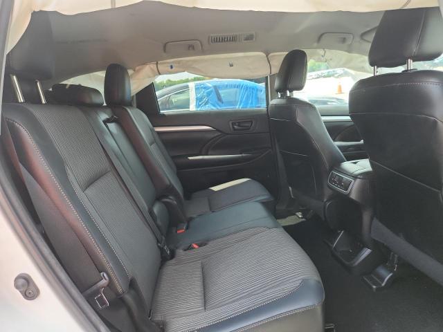Photo 11 from auction – 2018 TOYOTA HIGHLANDER with VIN 5TDZZRFH6JS269830