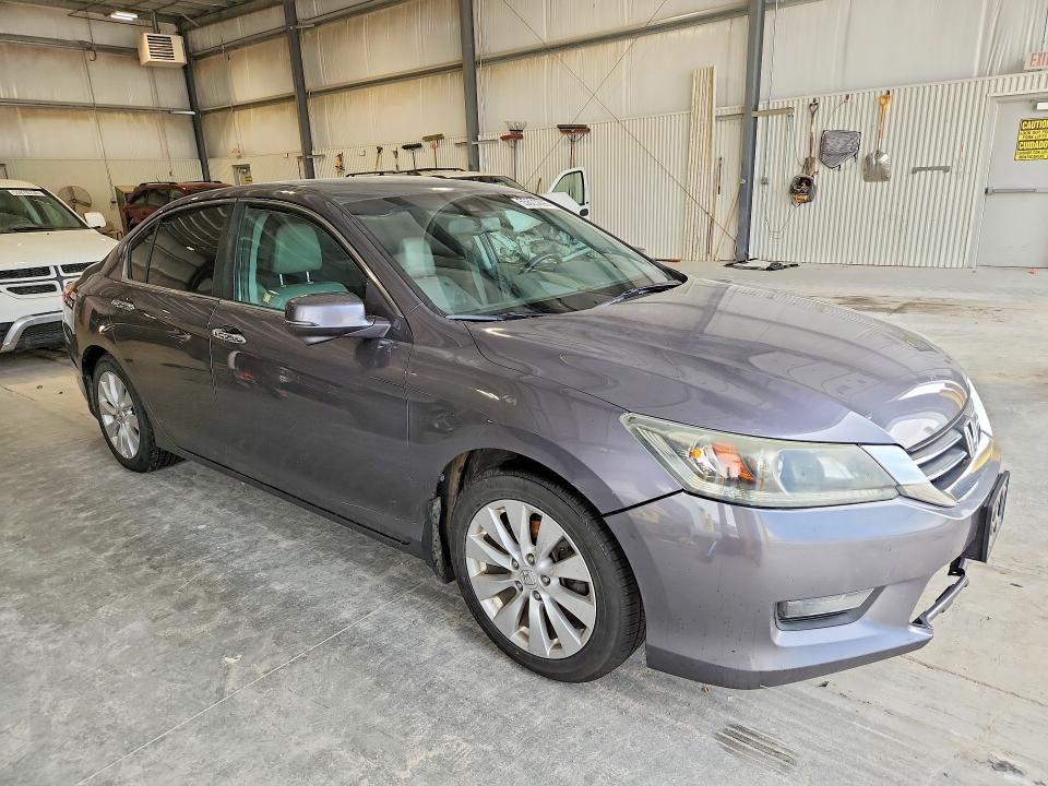 Photo 4 from auction – 2015 HONDA ACCORD with VIN 1HGCR2F83FA240451