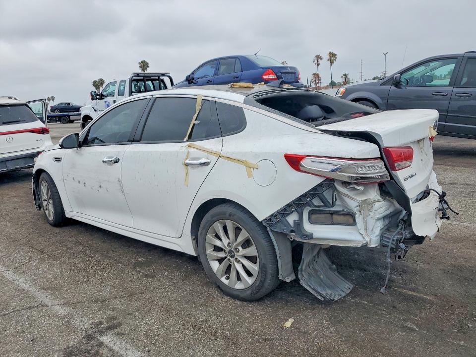 Photo 2 from auction – 2017 KIA OPTIMA with VIN 5XXGU4L33HG153675