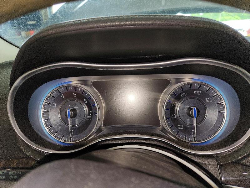 Photo 9 from auction – 2015 CHRYSLER 300C with VIN 2C3CCAKG2FH899604