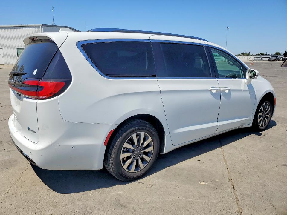 Photo 3 from auction – 2021 CHRYSLER PACIFICA with VIN 2C4RC1L7XMR585873