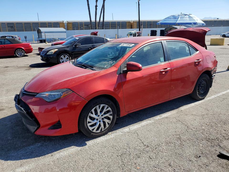TOYOTA COROLLA 2018 с VIN 5YFBURHE3JP842842 - Снимка от търг