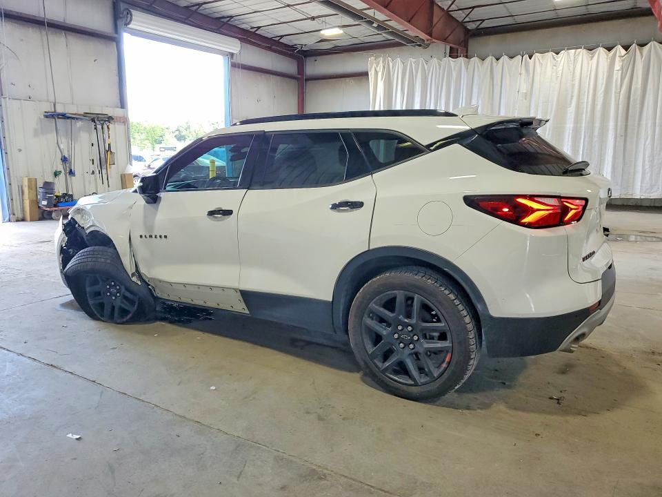Photo 2 from auction – 2020 CHEVROLET BLAZER with VIN 3GNKBHR40LS664780