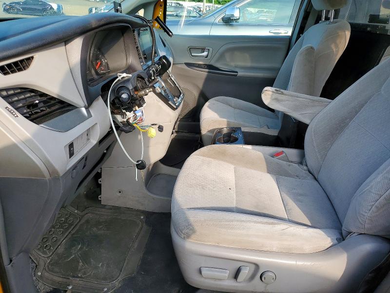 Photo 7 from auction – 2017 TOYOTA SIENNA with VIN 5TDKZ3DCXHS877415