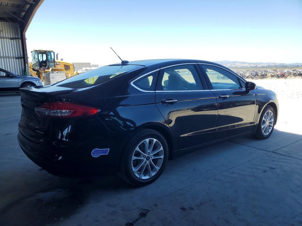 Photo 3 from auction – 2019 FORD FUSION with VIN 3FA6P0SU4KR201737