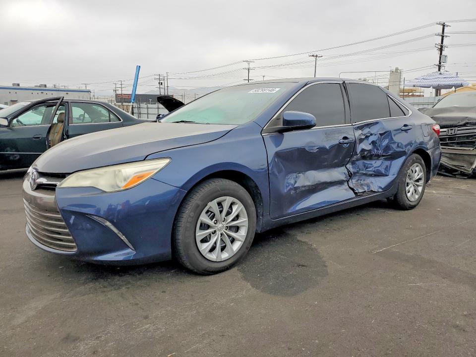TOYOTA CAMRY 2016 z numerem VIN 4T1BF1FK3GU576248 - Zdjęcie z aukcji