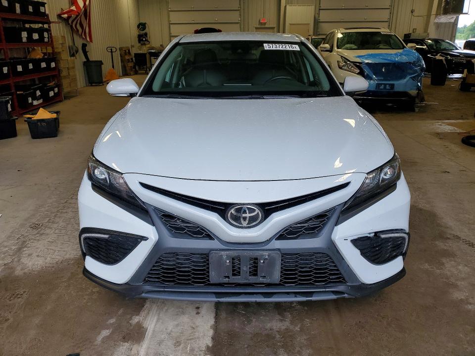 Photo 5 from auction – 2022 TOYOTA CAMRY with VIN 4T1G11AK2NU051772
