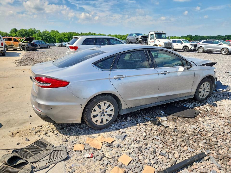 Photo 3 from auction – 2020 FORD FUSION with VIN 3FA6P0G75LR199081