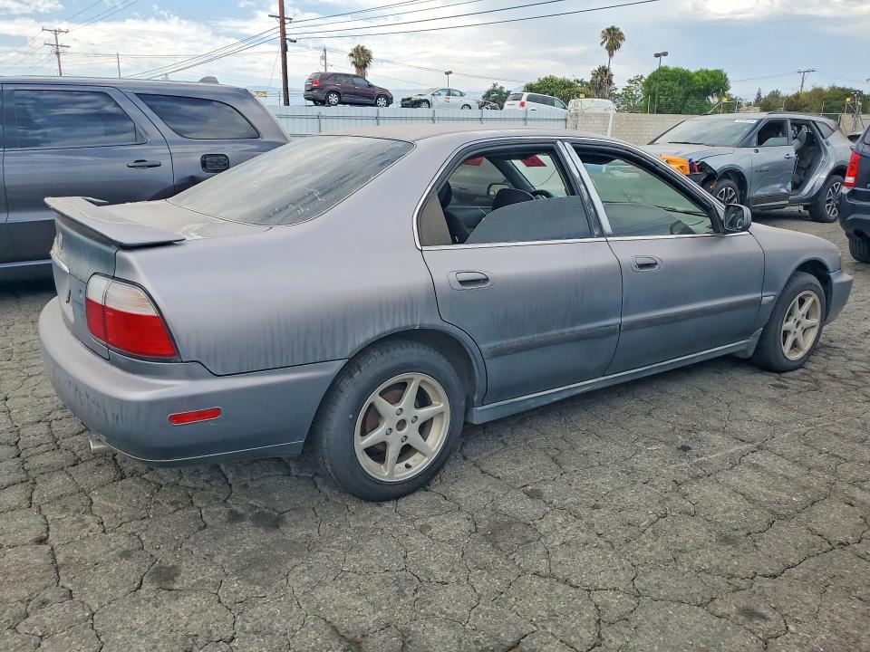 Photo 3 from auction – 1996 HONDA ACCORD with VIN 1HGCD563XTA232752