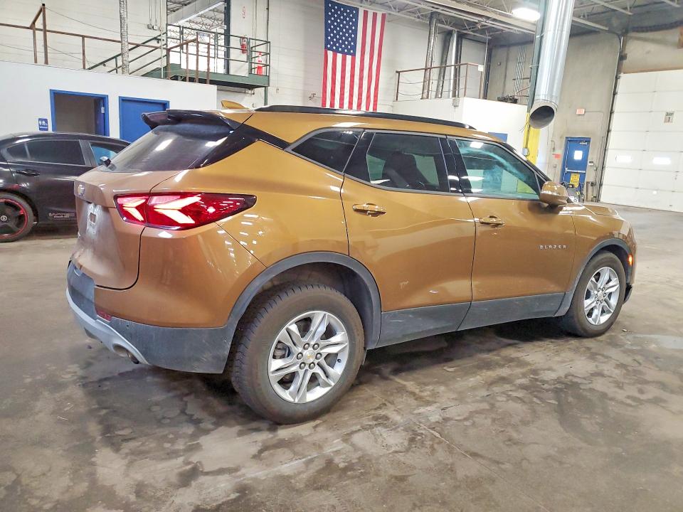Photo 3 from auction – 2019 CHEVROLET BLAZER with VIN 3GNKBDRS5KS698199