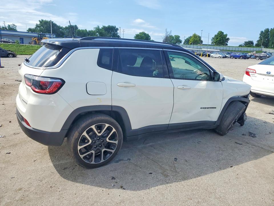 Photo 3 from auction – 2017 JEEP COMPASS with VIN 3C4NJDCB6HT630661