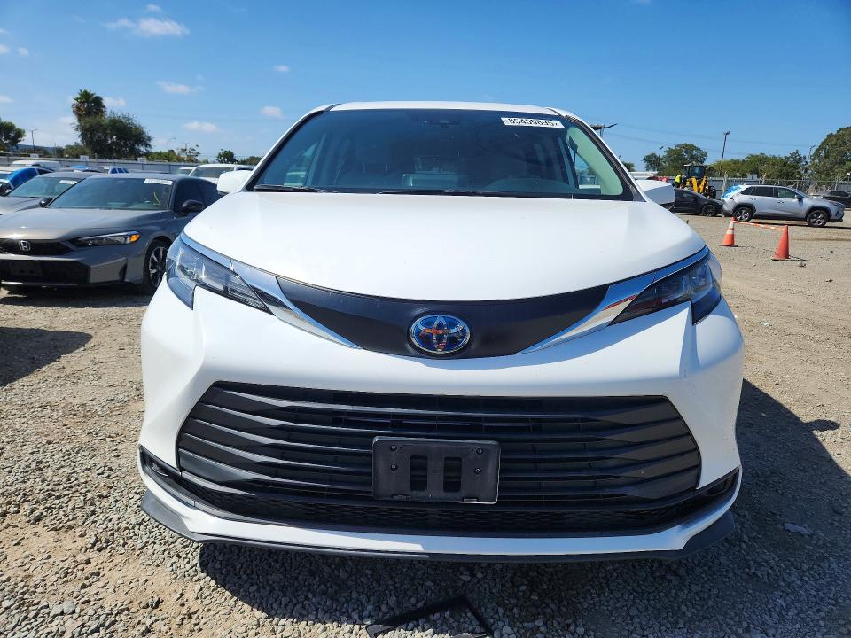 Photo 5 from auction – 2022 TOYOTA SIENNA with VIN 5TDKRKEC6NS094516
