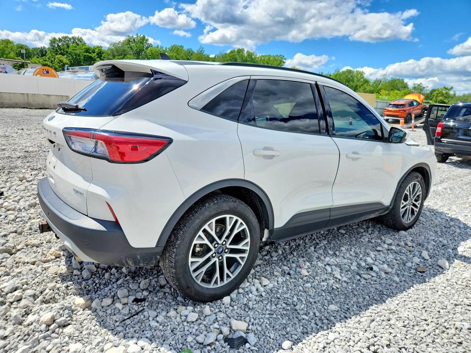 Photo 3 from auction – 2020 FORD ESCAPE with VIN 1FMCU9H94LUC46745