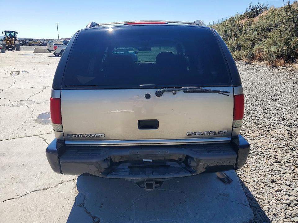 Photo 6 from auction – 2000 CHEVROLET BLAZER with VIN 1GNDT13W6Y2263115