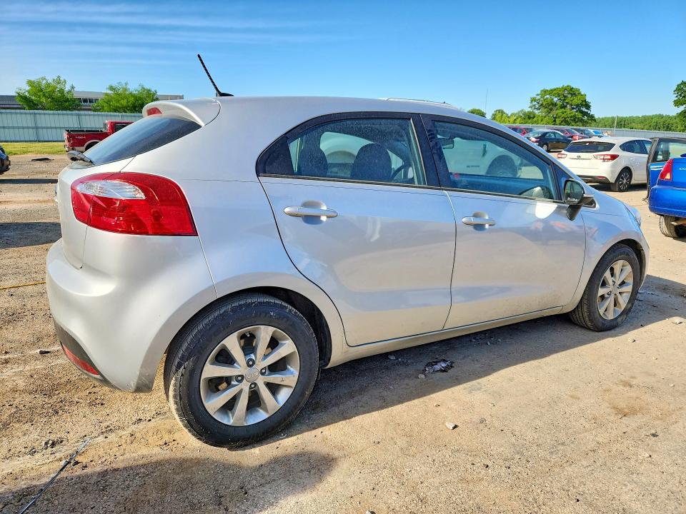 Photo 3 from auction – 2015 KIA RIO 5-DOOR with VIN KNADN5A35F6435477