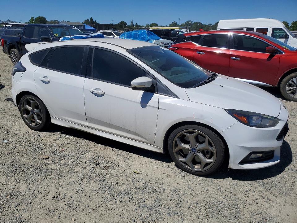 Photo 4 from auction – 2017 FORD FOCUS with VIN 1FADP3L93HL292946