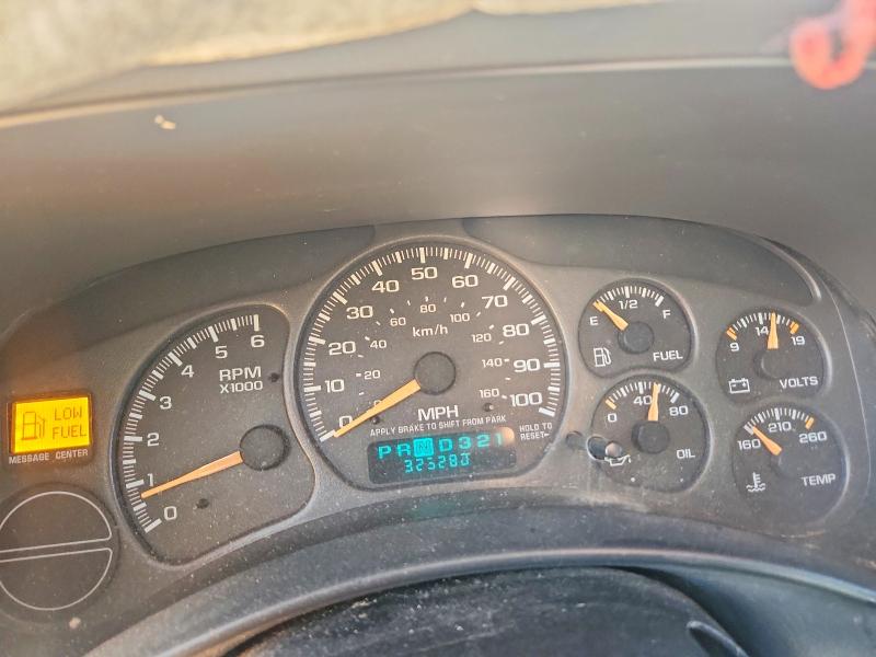 Photo 9 from auction – 2002 CHEVROLET SUBURBAN with VIN 1GNFK16Z52J217452