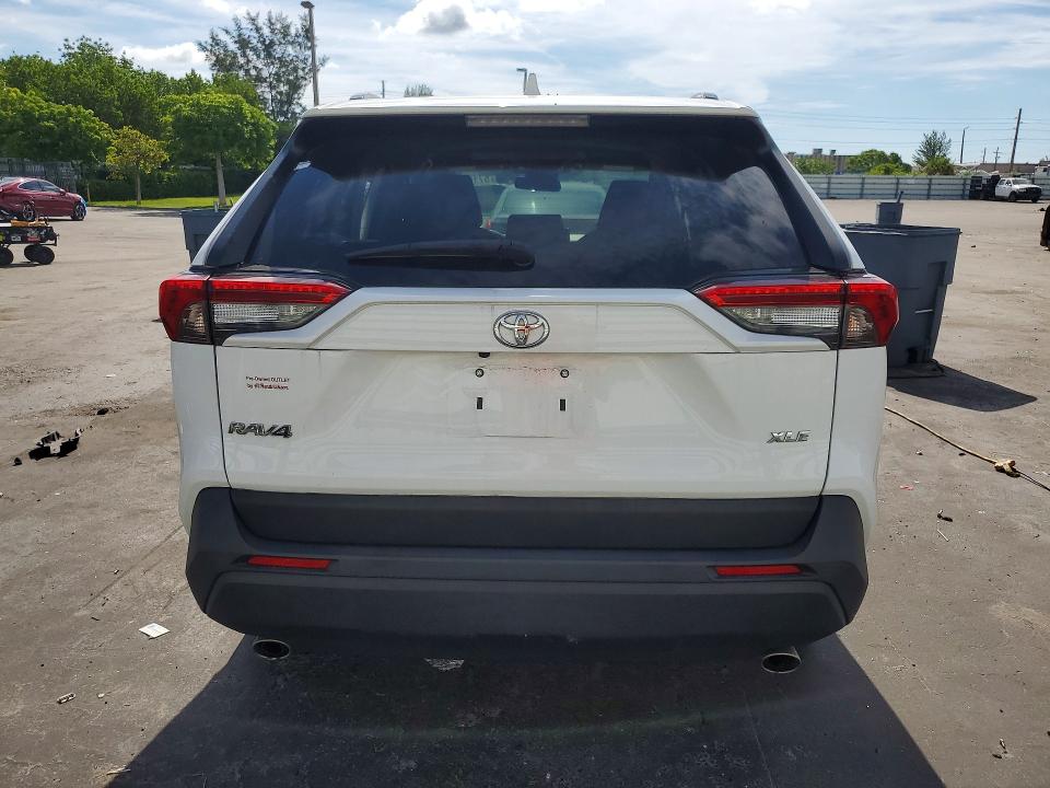 Снимка 6 от търг – 2021 TOYOTA RAV4 с VIN 2T3W1RFV4MC131871