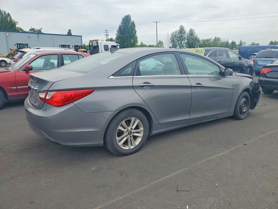 Photo 3 from auction – 2012 HYUNDAI SONATA with VIN 5NPEB4AC7CH478570