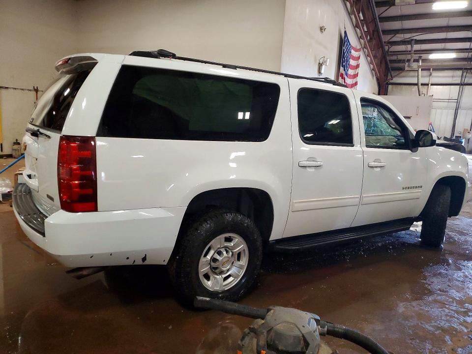 Photo 3 from auction – 2011 CHEVROLET SUBURBAN with VIN 1GNWKLEG3BR376354