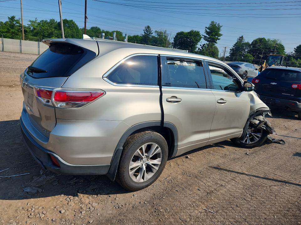 Photo 3 from auction – 2014 TOYOTA HIGHLANDER with VIN 5TDBKRFH9ES015220