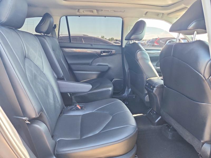 Photo 11 from auction – 2024 TOYOTA HIGHLANDER with VIN 5TDKDRBH9RS536735