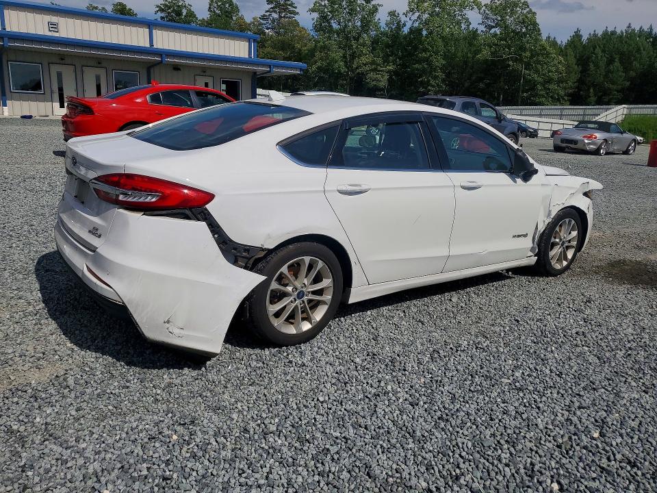 Photo 3 from auction – 2019 FORD FUSION with VIN 3FA6P0LU3KR137589