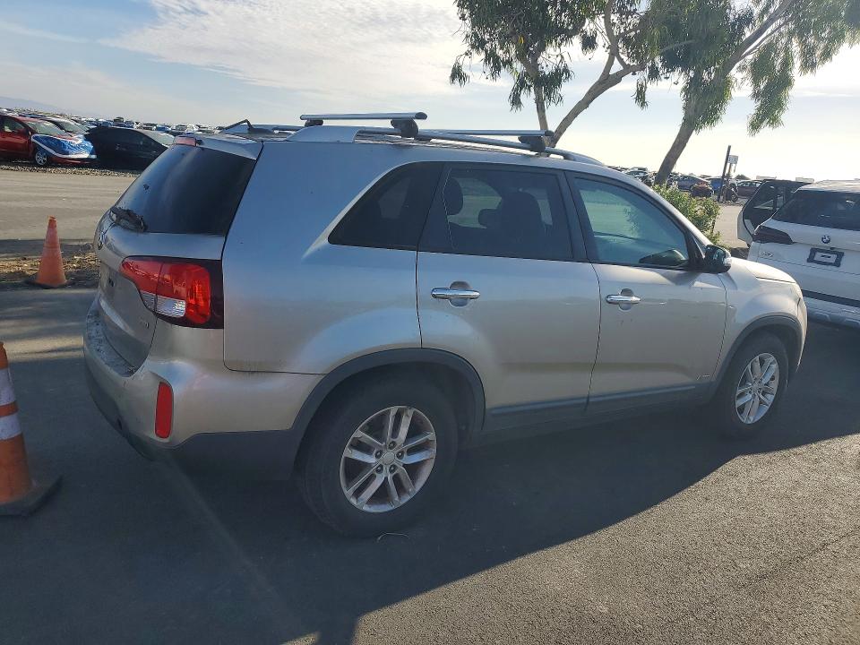 Photo 3 from auction – 2015 KIA SORENTO with VIN 5XYKTCA64FG560255
