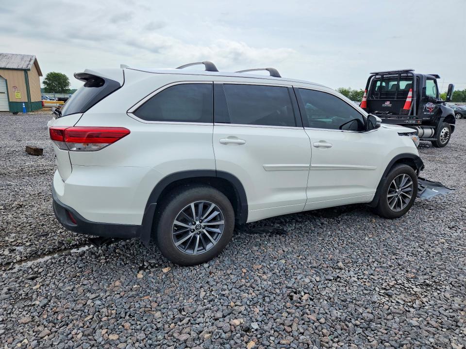Photo 3 from auction – 2018 TOYOTA HIGHLANDER with VIN 5TDJZRFH6JS540950