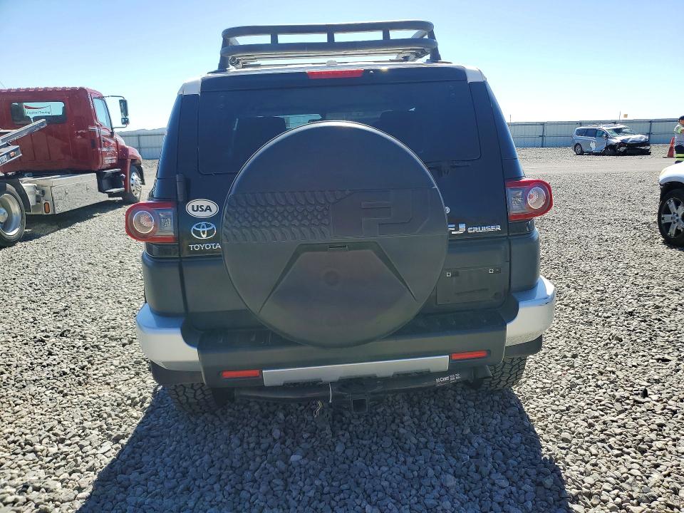 Photo 6 from auction – 2013 TOYOTA FJ CRUISER with VIN JTEBU4BF9DK163614