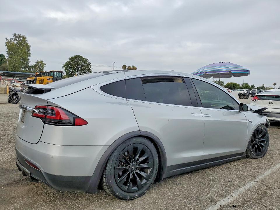 Photo 3 from auction – 2016 TESLA MODEL X with VIN 5YJXCAE28GF020966