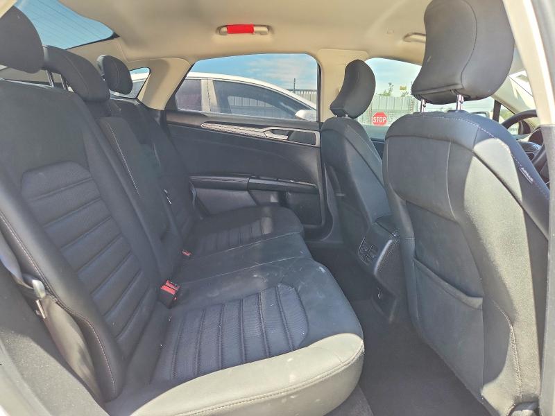 Photo 10 from auction – 2019 FORD FUSION with VIN 3FA6P0LU1KR136022